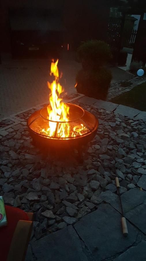 Mit Garten Und Spielplatz *
