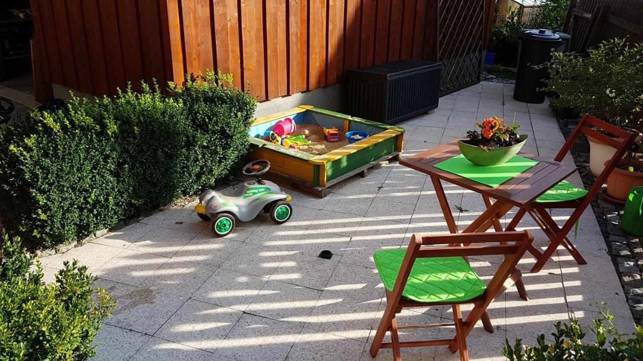 Mit Garten Und Spielplatz Apartment